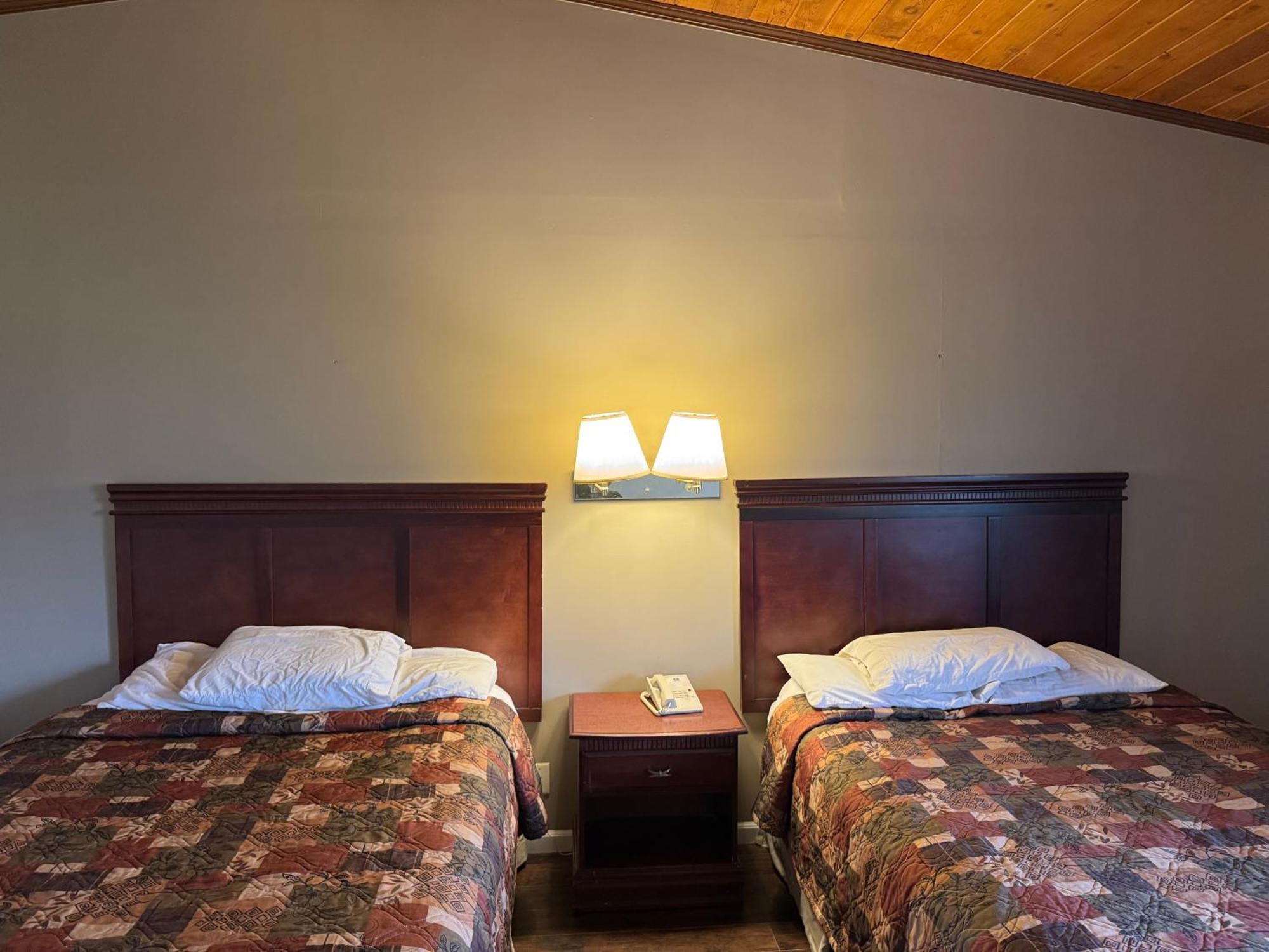 Town & Country Motel Clinton Экстерьер фото