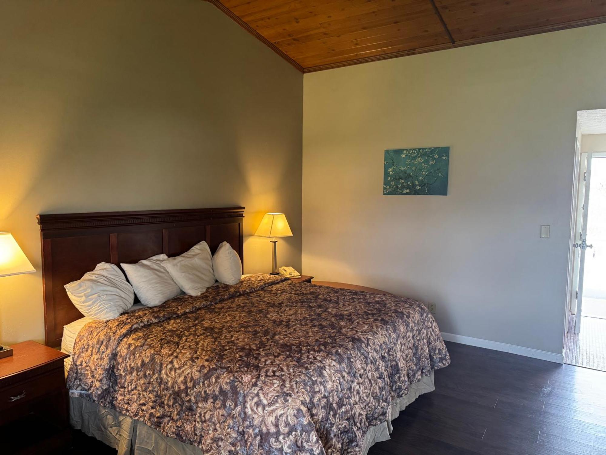 Town & Country Motel Clinton Экстерьер фото